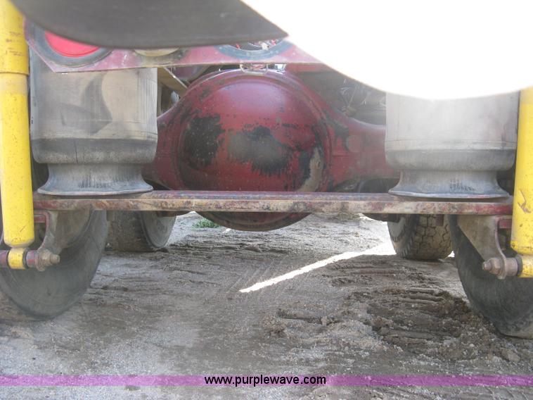 image for item K8694 1996 Ford LTA9000 Aero Max 106 semi truck