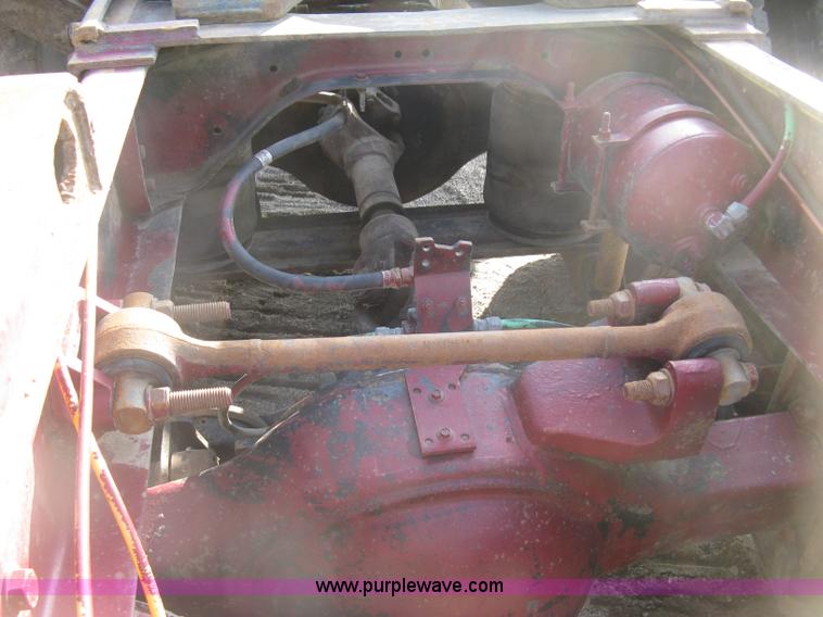 image for item K8694 1996 Ford LTA9000 Aero Max 106 semi truck