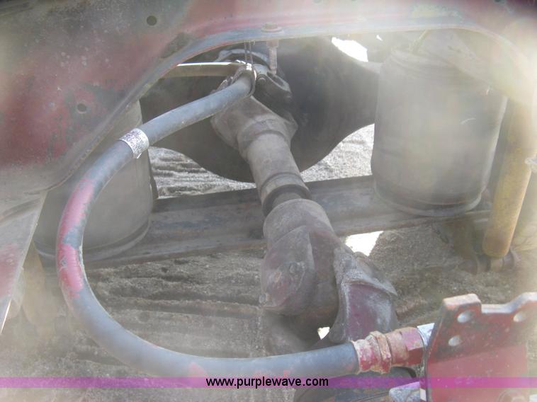 image for item K8694 1996 Ford LTA9000 Aero Max 106 semi truck