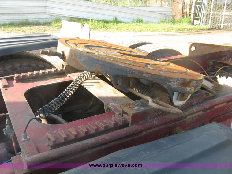 image for item K8694 1996 Ford LTA9000 Aero Max 106 semi truck