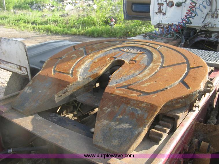 image for item K8694 1996 Ford LTA9000 Aero Max 106 semi truck