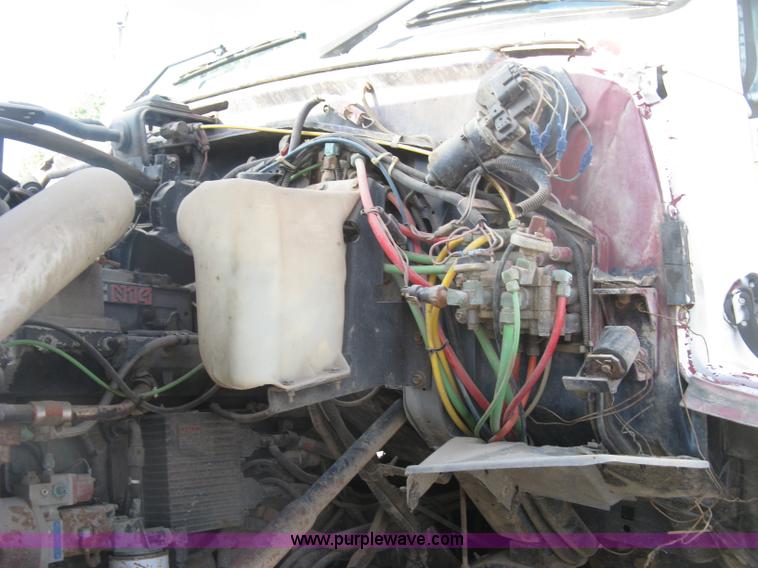 image for item K8694 1996 Ford LTA9000 Aero Max 106 semi truck