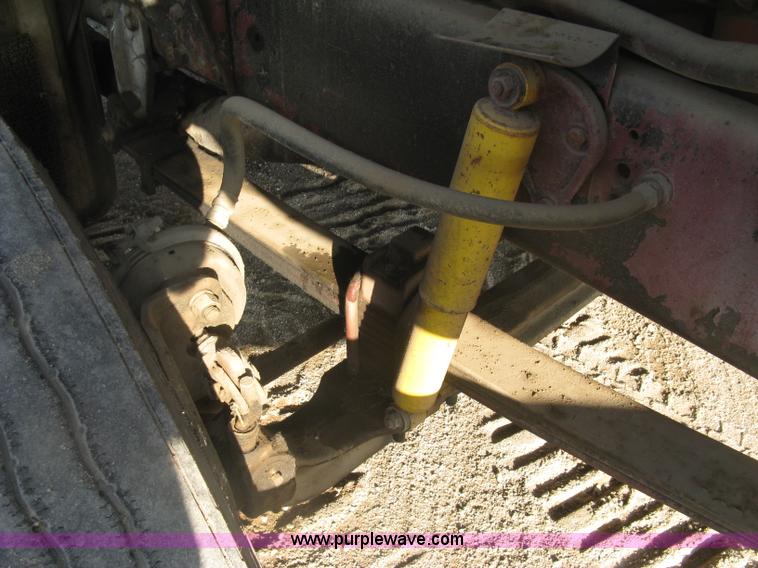 image for item K8694 1996 Ford LTA9000 Aero Max 106 semi truck