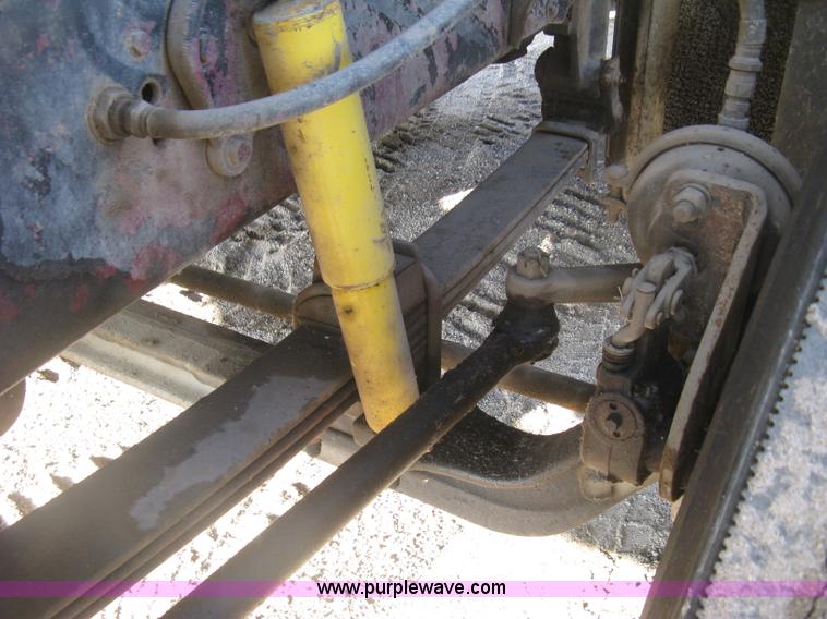 image for item K8694 1996 Ford LTA9000 Aero Max 106 semi truck