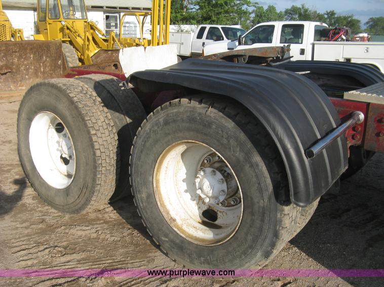 image for item K8694 1996 Ford LTA9000 Aero Max 106 semi truck