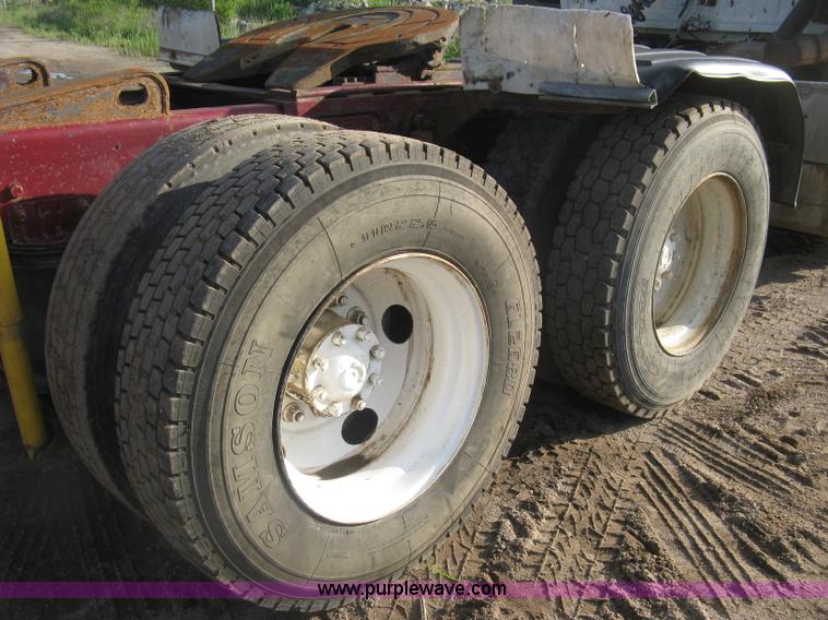 image for item K8694 1996 Ford LTA9000 Aero Max 106 semi truck