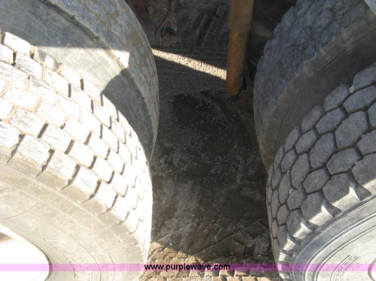 image for item K8694 1996 Ford LTA9000 Aero Max 106 semi truck