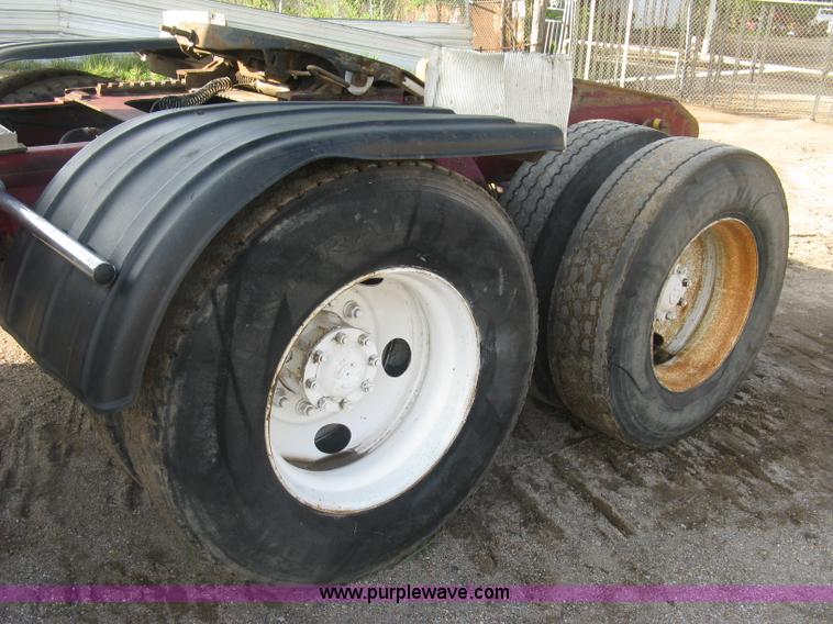 image for item K8694 1996 Ford LTA9000 Aero Max 106 semi truck