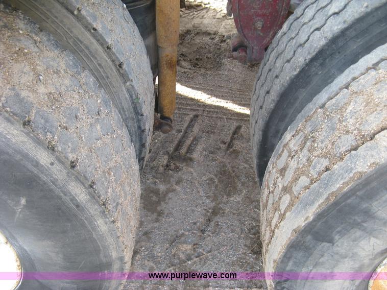 image for item K8694 1996 Ford LTA9000 Aero Max 106 semi truck