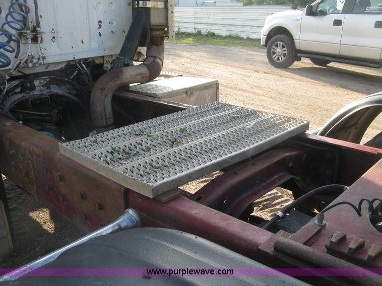 image for item K8694 1996 Ford LTA9000 Aero Max 106 semi truck