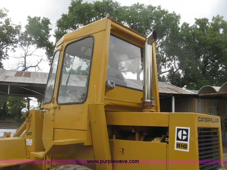 image for item K8696 1980 Caterpillar 910 wheel loader