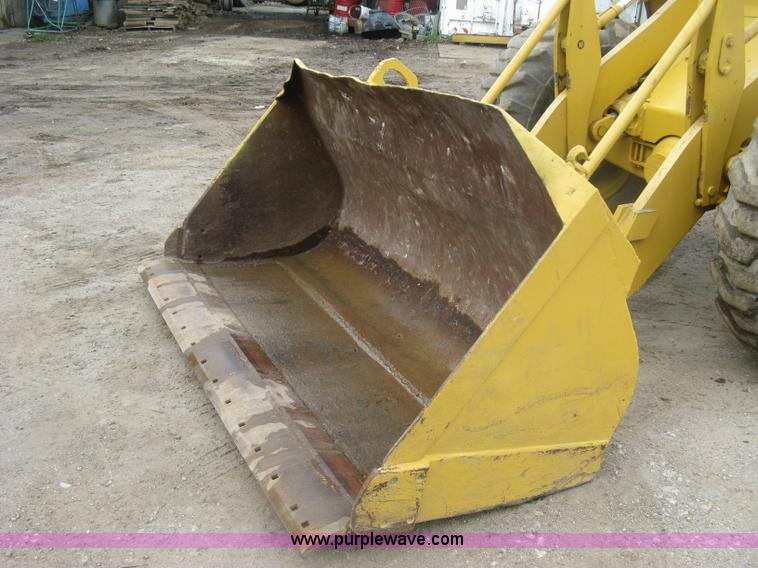 image for item K8696 1980 Caterpillar 910 wheel loader