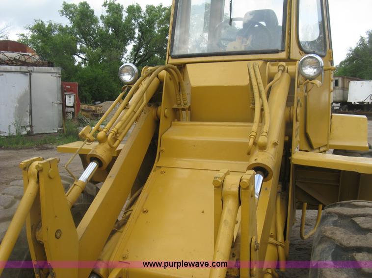 image for item K8696 1980 Caterpillar 910 wheel loader