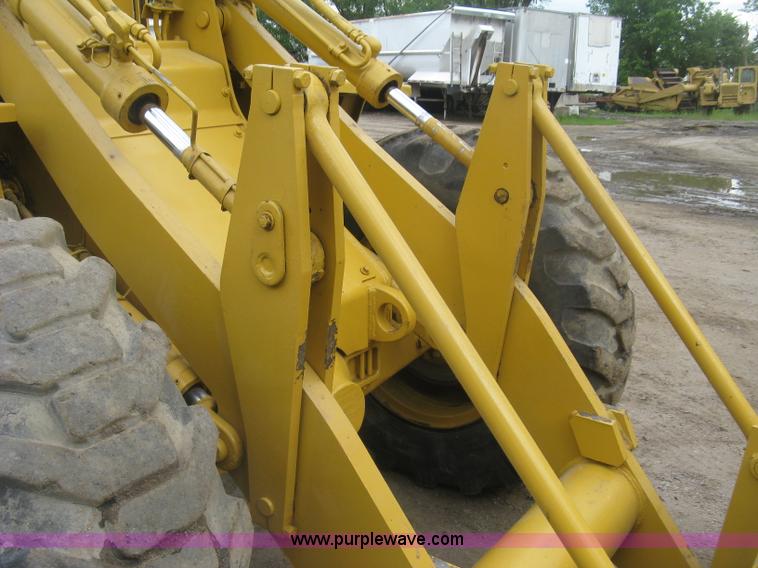 image for item K8696 1980 Caterpillar 910 wheel loader