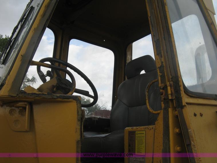 image for item K8696 1980 Caterpillar 910 wheel loader