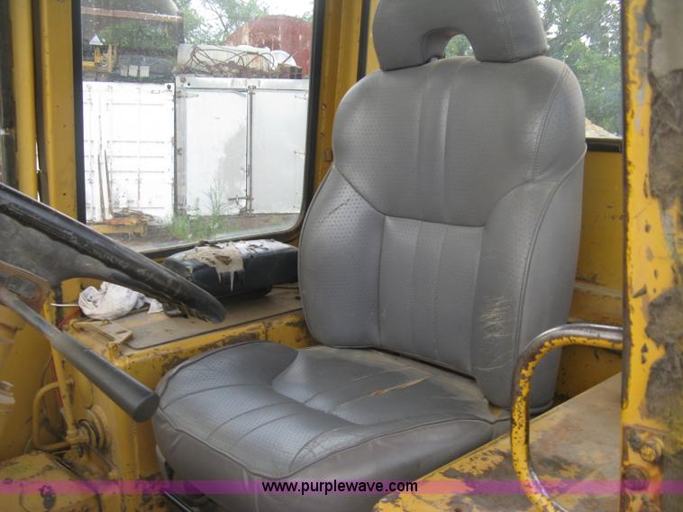 image for item K8696 1980 Caterpillar 910 wheel loader