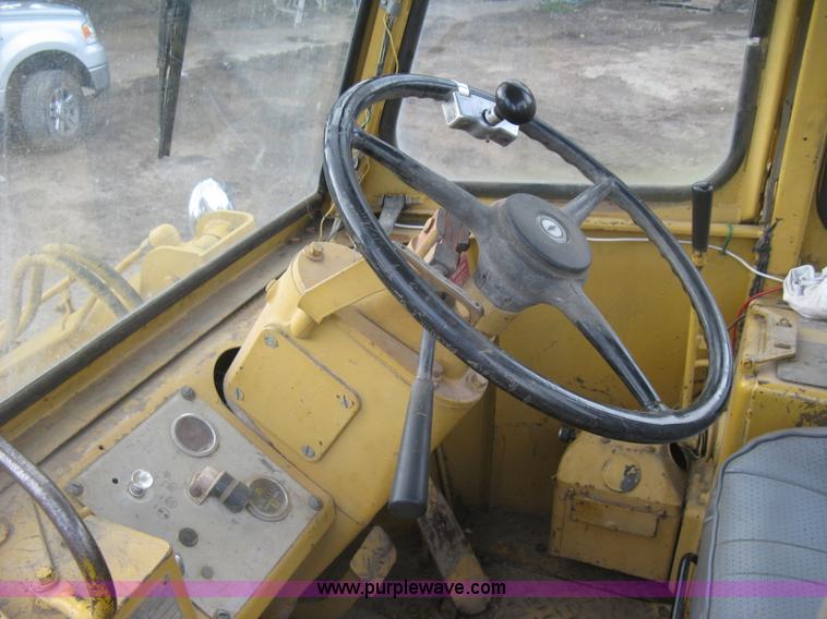 image for item K8696 1980 Caterpillar 910 wheel loader