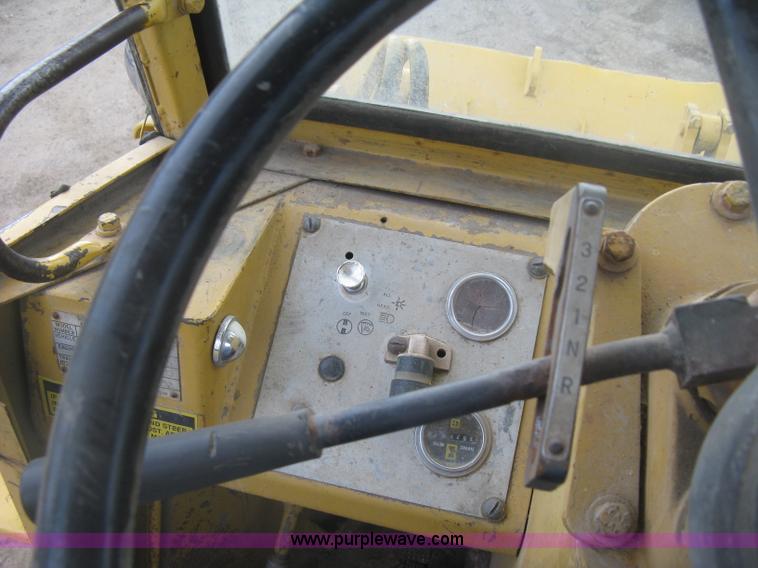 image for item K8696 1980 Caterpillar 910 wheel loader