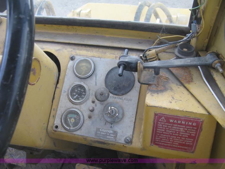 image for item K8696 1980 Caterpillar 910 wheel loader