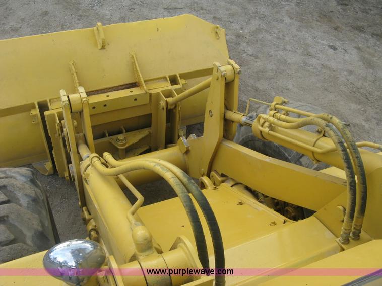 image for item K8696 1980 Caterpillar 910 wheel loader