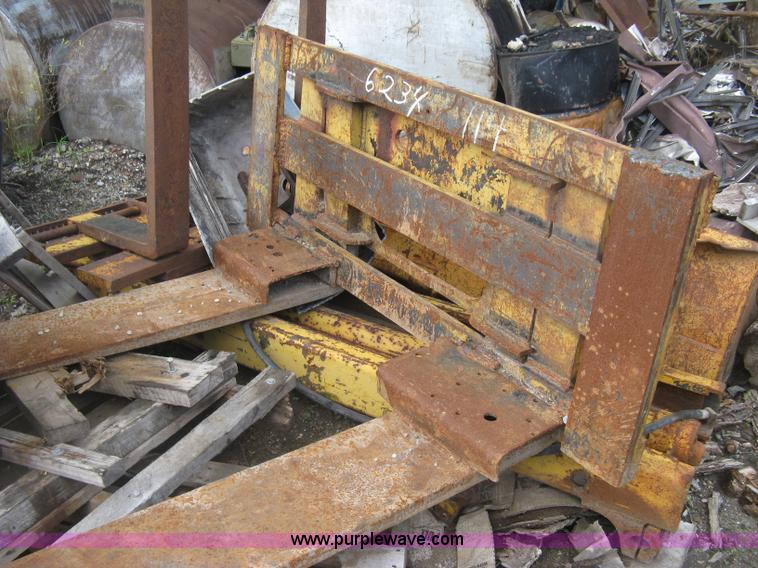 image for item K8696 1980 Caterpillar 910 wheel loader