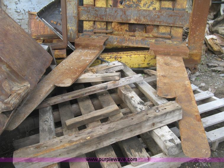 image for item K8696 1980 Caterpillar 910 wheel loader