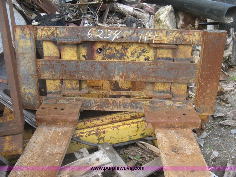 image for item K8696 1980 Caterpillar 910 wheel loader