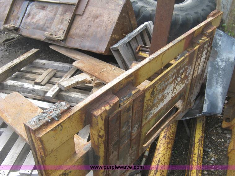 image for item K8696 1980 Caterpillar 910 wheel loader