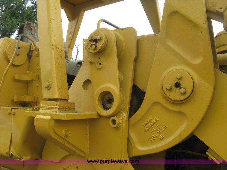 image for item K8697 Caterpillar 977L track loader