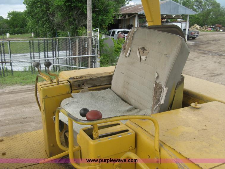image for item K8697 Caterpillar 977L track loader