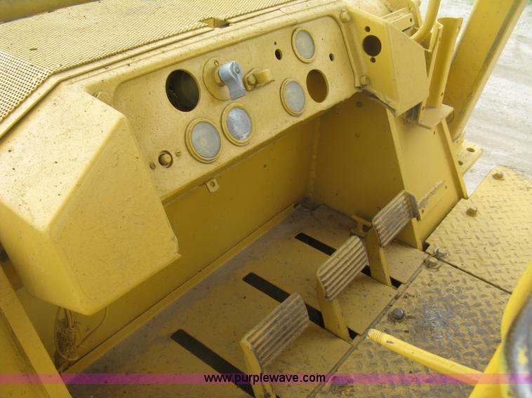 image for item K8697 Caterpillar 977L track loader