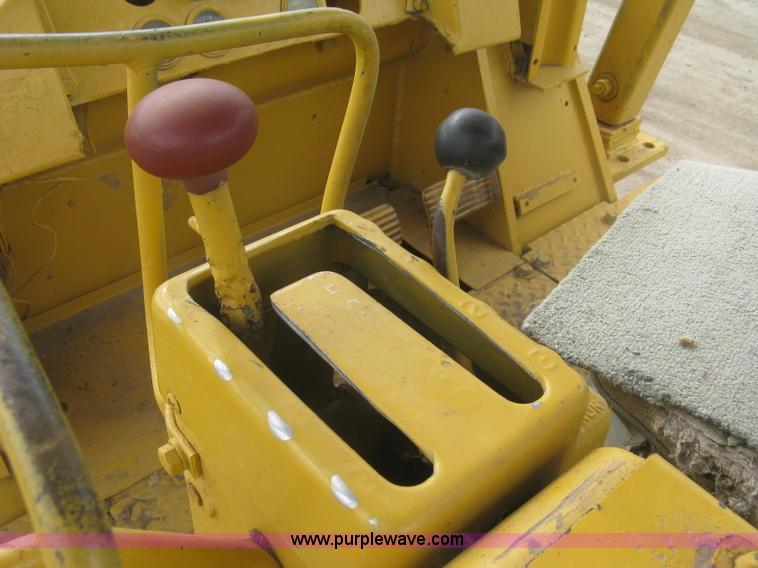 image for item K8697 Caterpillar 977L track loader