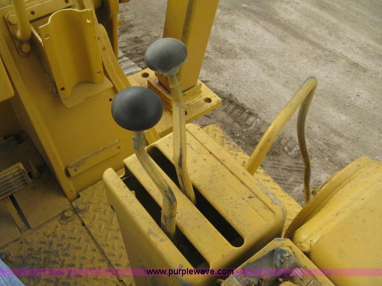 image for item K8697 Caterpillar 977L track loader