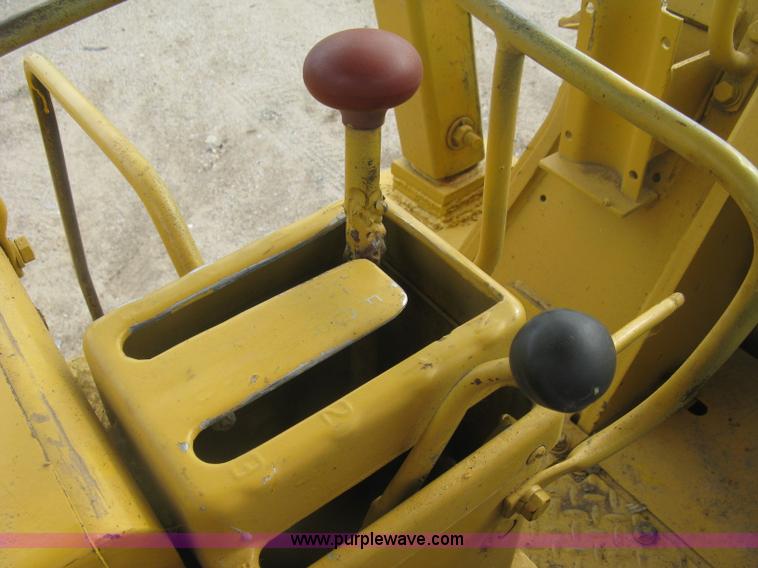 image for item K8697 Caterpillar 977L track loader