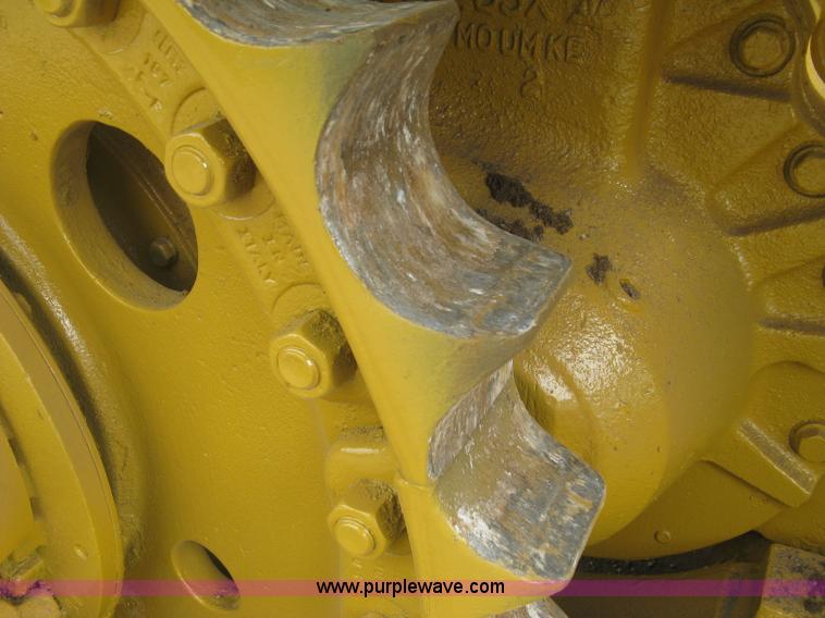 image for item K8697 Caterpillar 977L track loader