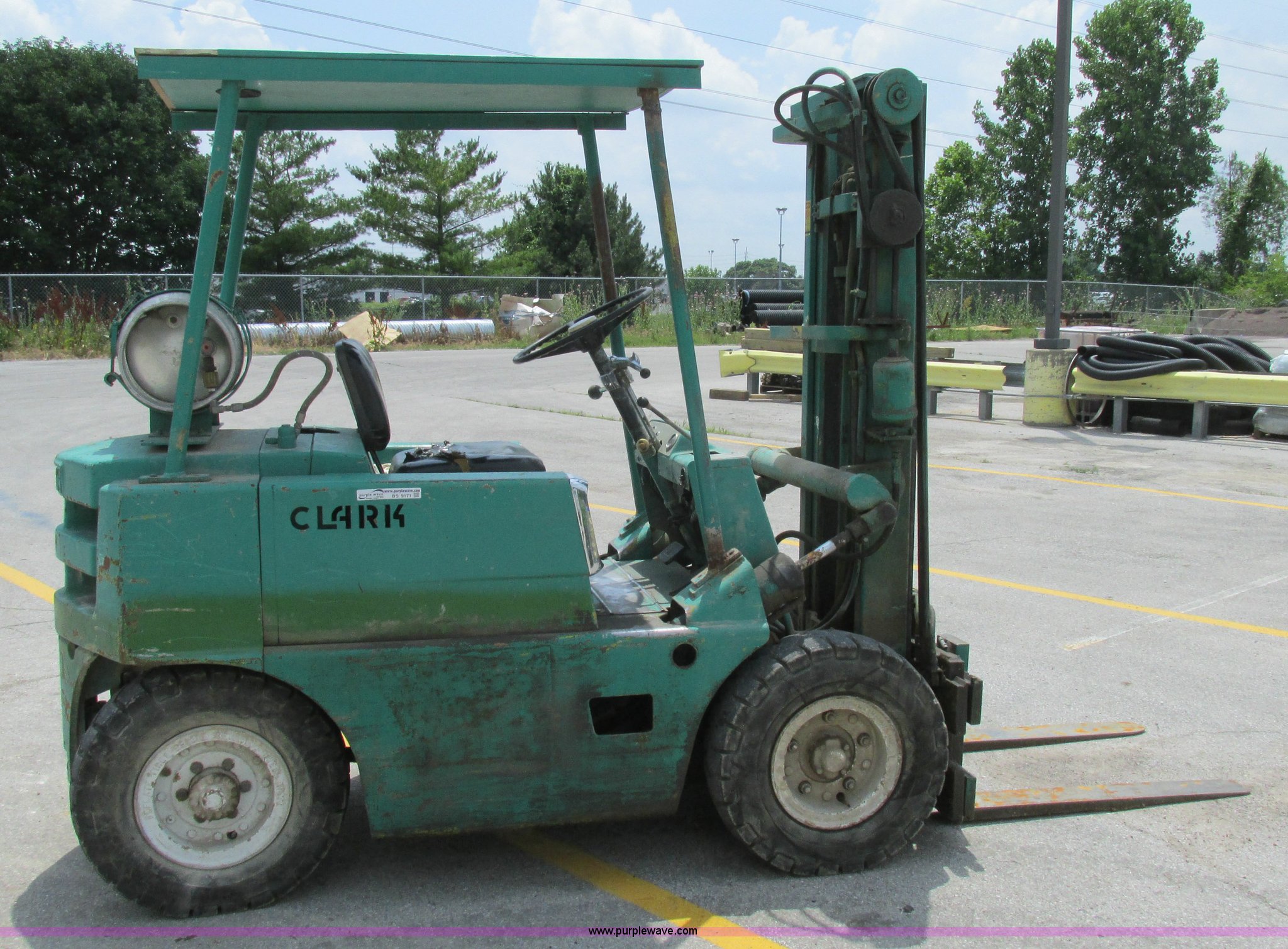 Clark CY40B forklift in Bridgeton, MO Item BS9171 sold Purple Wave