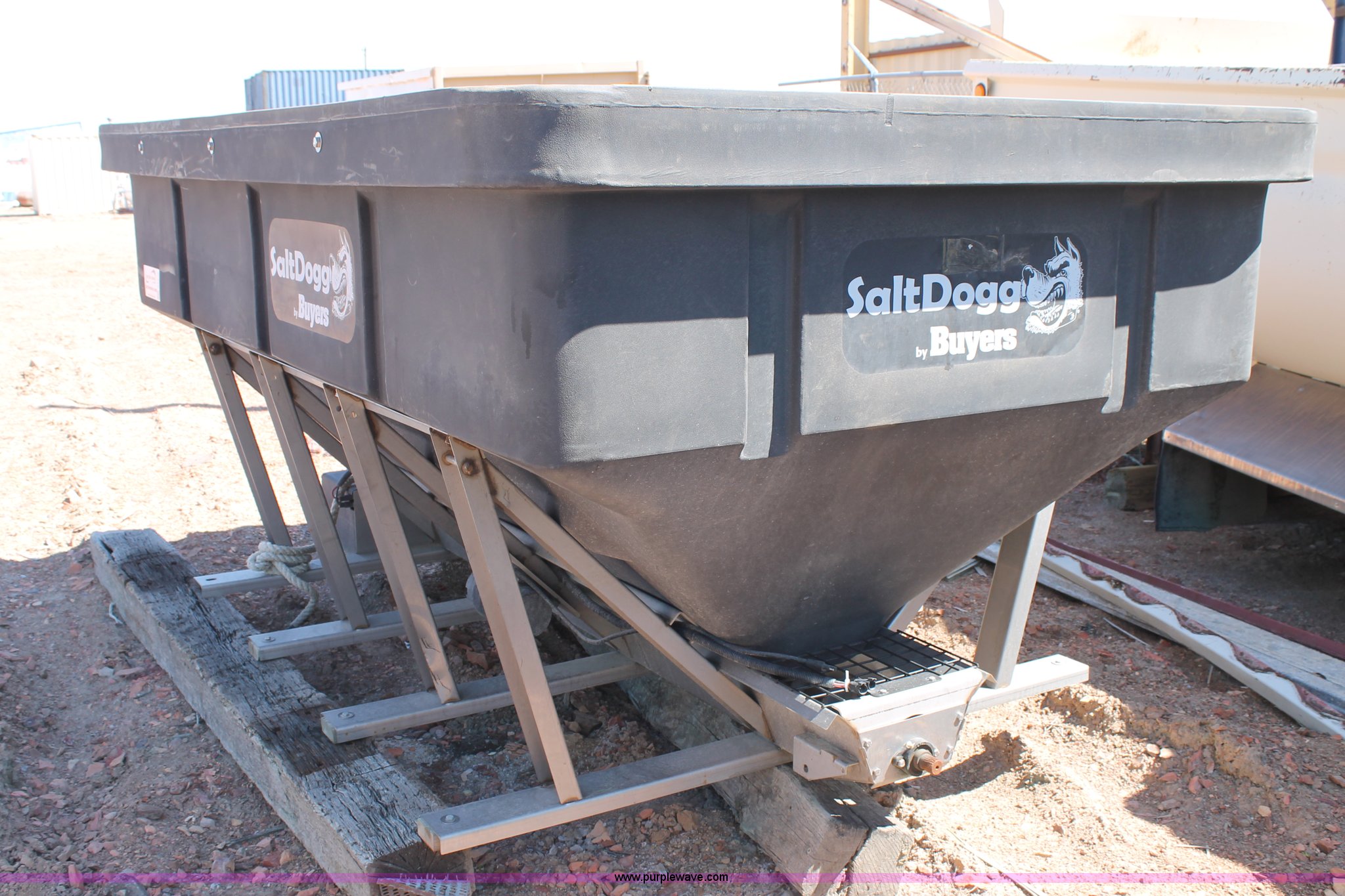 Salt Dogg spreader in Gallup , NM Item J1479 sold Purple Wave