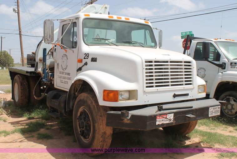 image for item L4262 1994 International 4900 crane truck