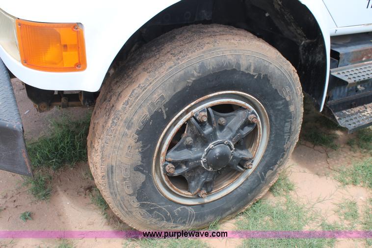 image for item L4262 1994 International 4900 crane truck