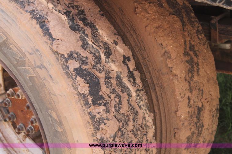 image for item L4262 1994 International 4900 crane truck