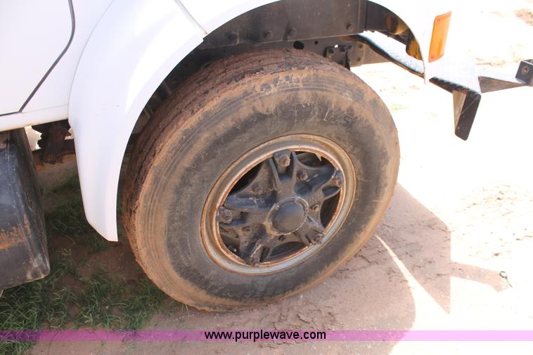 image for item L4262 1994 International 4900 crane truck