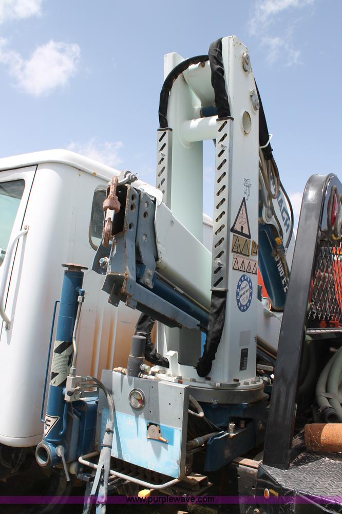 image for item L4262 1994 International 4900 crane truck