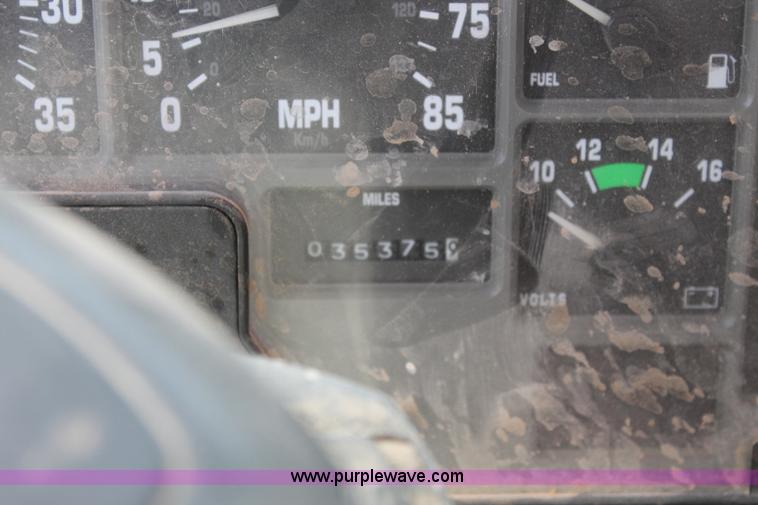 image for item L4262 1994 International 4900 crane truck