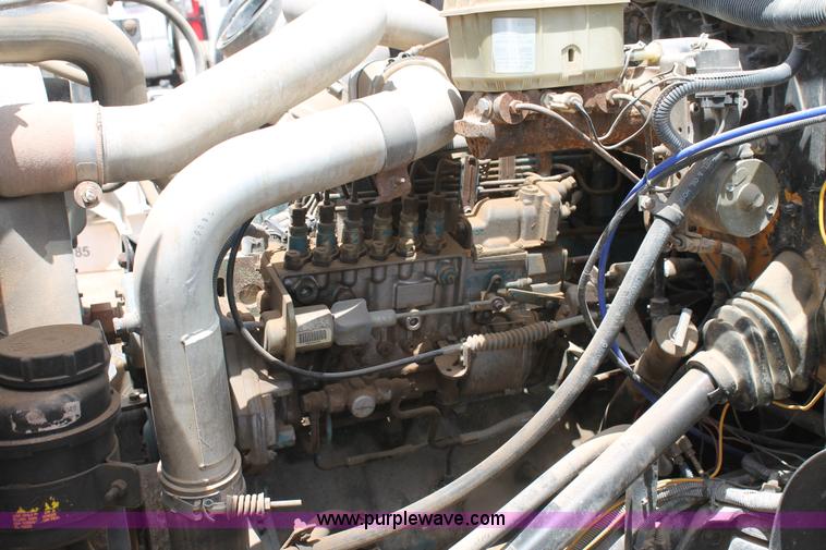 image for item L4262 1994 International 4900 crane truck