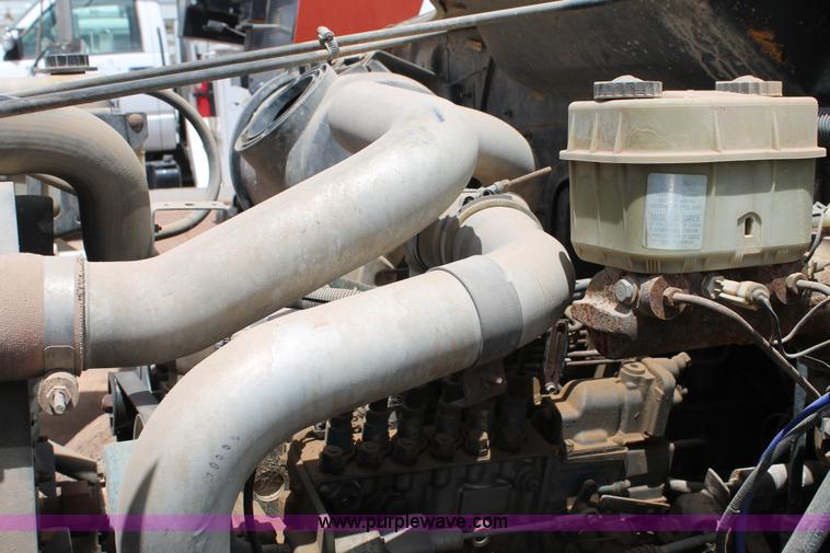 image for item L4262 1994 International 4900 crane truck