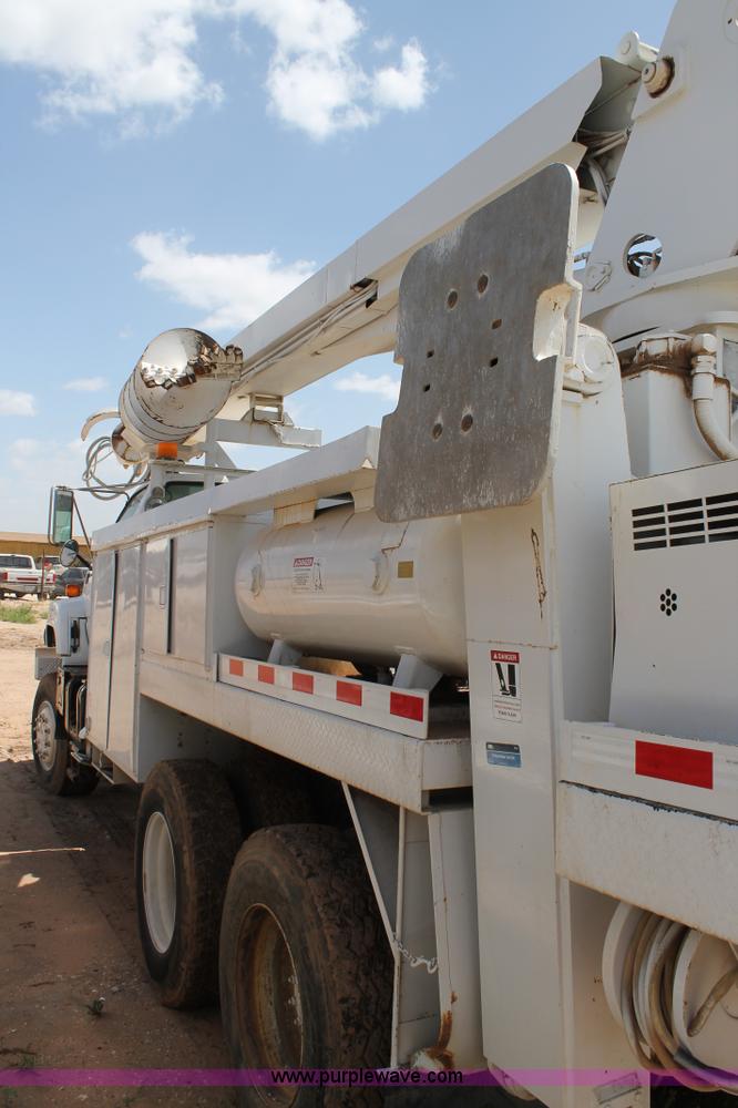 image for item L4264 2000 Chevrolet C8500 digger derrick truck
