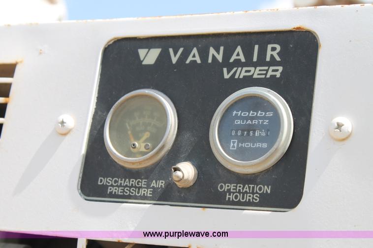 image for item L4264 2000 Chevrolet C8500 digger derrick truck