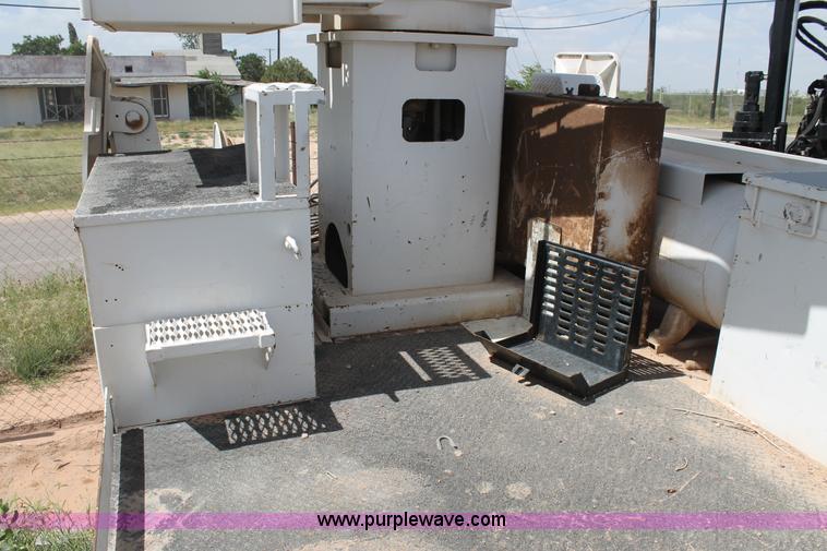 image for item L4264 2000 Chevrolet C8500 digger derrick truck