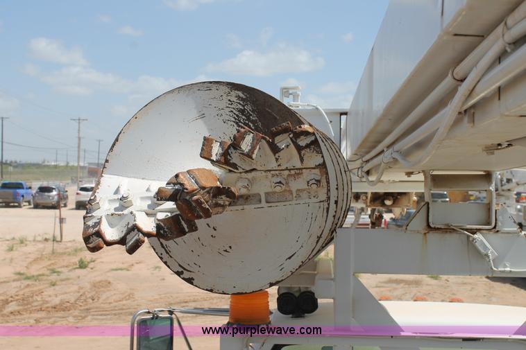 image for item L4264 2000 Chevrolet C8500 digger derrick truck