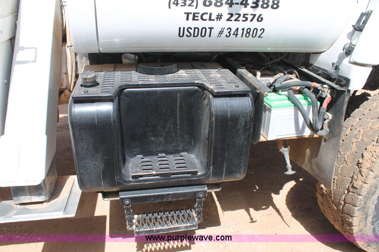 image for item L4264 2000 Chevrolet C8500 digger derrick truck